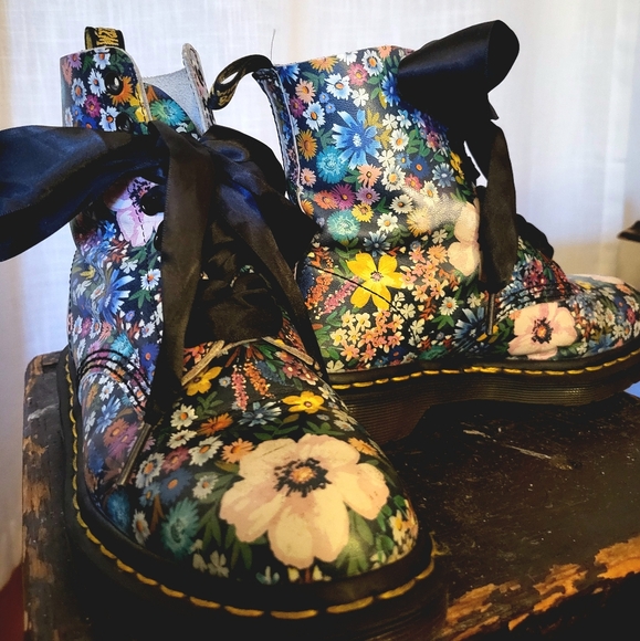Dr. Martens Pascal Floral Boots, Size 7 US - Picture 4 of 4